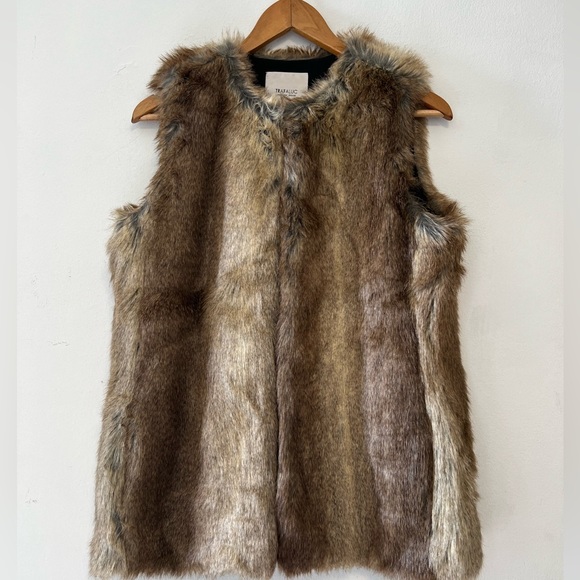 Zara Faux Fur Vest - Picture 1 of 2